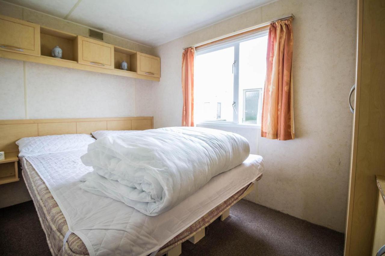 מלון קלקטון און סי 6 Berth Caravan For Hire At Martello Beach Holiday Park In Essex Ref 29017Y מראה חיצוני תמונה