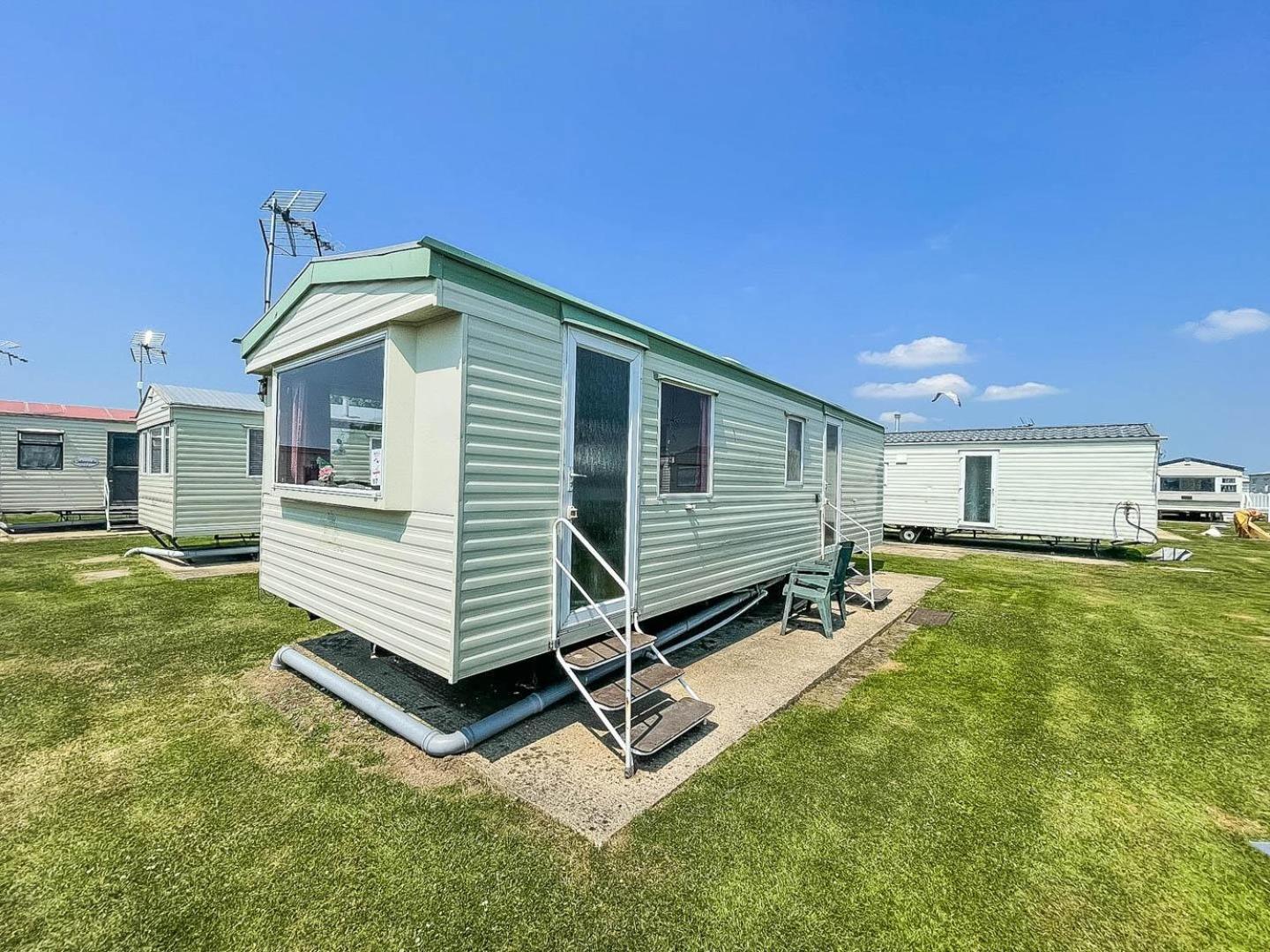 מלון קלקטון און סי 6 Berth Caravan For Hire At Martello Beach Holiday Park In Essex Ref 29017Y מראה חיצוני תמונה