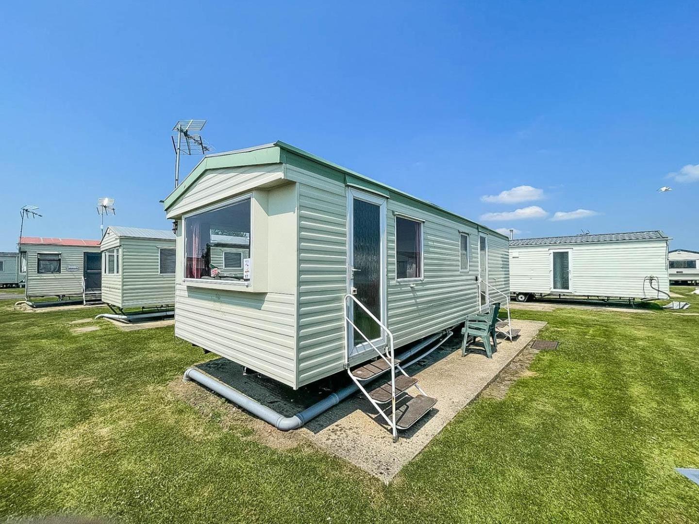 מלון קלקטון און סי 6 Berth Caravan For Hire At Martello Beach Holiday Park In Essex Ref 29017Y מראה חיצוני תמונה
